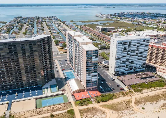 3 Bedroom Direct Ocean Front Capri With Indoor Pool Holiday home Ocean City